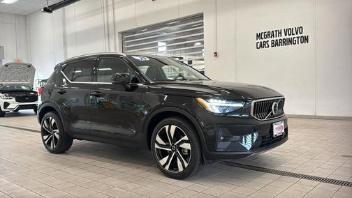 Onyx Black Metallic 2023 Volvo XC40 B5 Ultimate Bright Theme