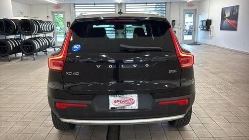 Onyx Black Metallic 2023 Volvo XC40 B5 Ultimate Bright Theme