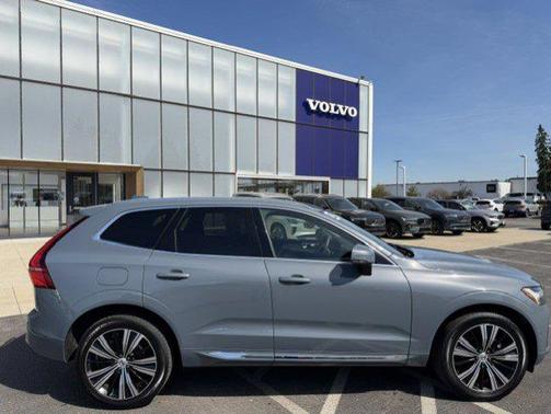 Thunder Grey Metallic 2023 Volvo XC60 B5 Plus Bright Theme