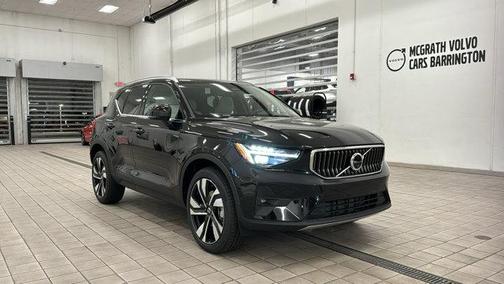 2025 Volvo XC40 Plus Bright Theme