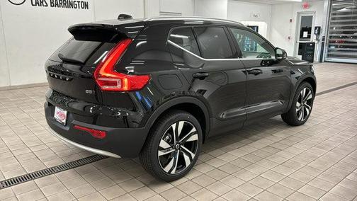 2025 Volvo XC40 Plus Bright Theme