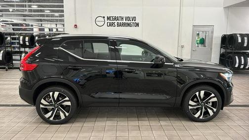 2025 Volvo XC40 Plus Bright Theme