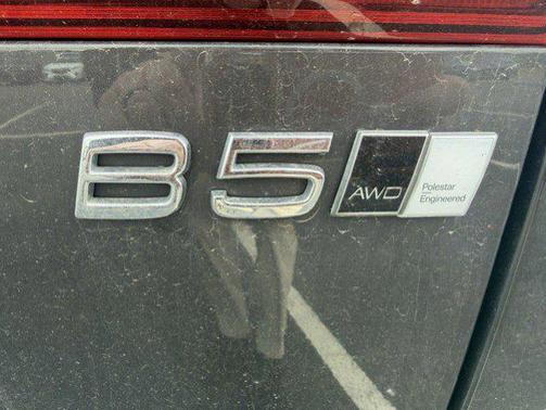 Platinum Grey Metallic 2023 Volvo XC60 B5 Plus Dark Theme