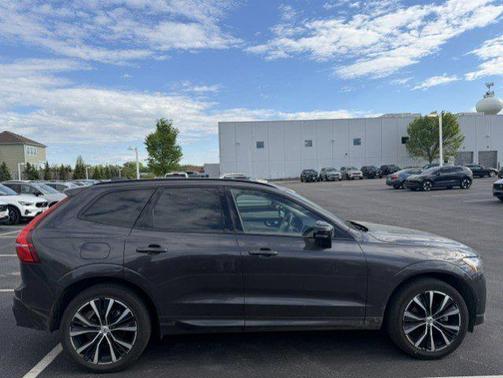 Platinum Grey Metallic 2023 Volvo XC60 B5 Plus Dark Theme