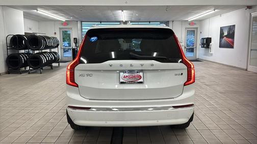 Crystal White Metallic 2025 Volvo XC90 B6 Plus 7-Seater
