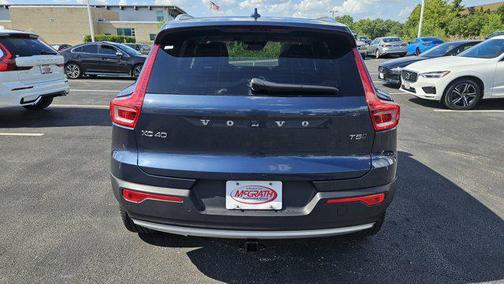 2022 Volvo XC40 T5 Momentum