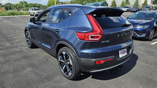 2022 Volvo XC40 T5 Momentum