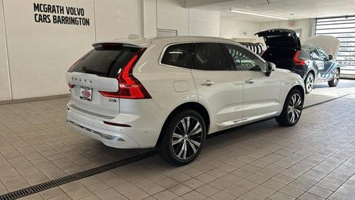 2023 Volvo XC60 B5 Ultimate Bright Theme