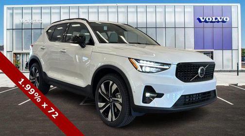 2025 Volvo XC40 B5 Ultra Dark Theme