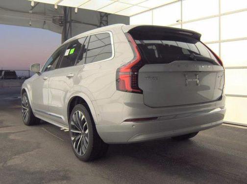 2025 Volvo XC90 B6 Plus 7-Seater