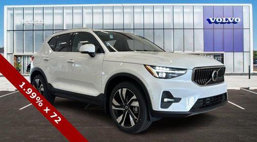 2025 Volvo XC40 B5 Ultra Bright Theme