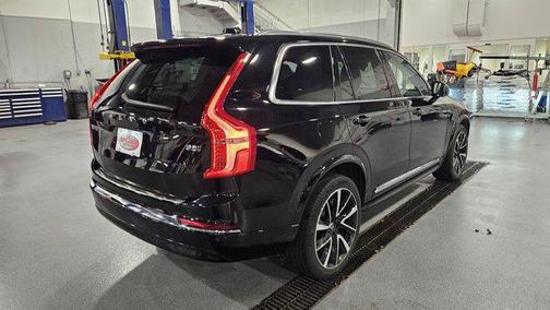 2023 Volvo XC90 B5 Plus