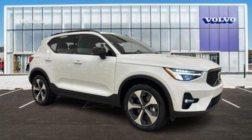 2026 Volvo XC40 B4 Plus