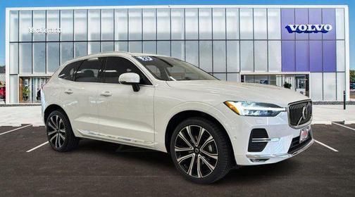 Crystal White Metallic 2023 Volvo XC60 B5 Ultimate Bright Theme