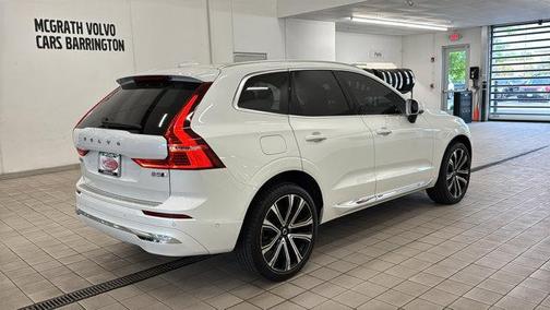 Crystal White Metallic 2023 Volvo XC60 B5 Ultimate Bright Theme