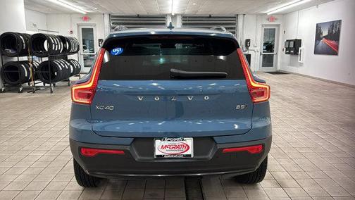 2025 Volvo XC40 B5 Plus Dark Theme