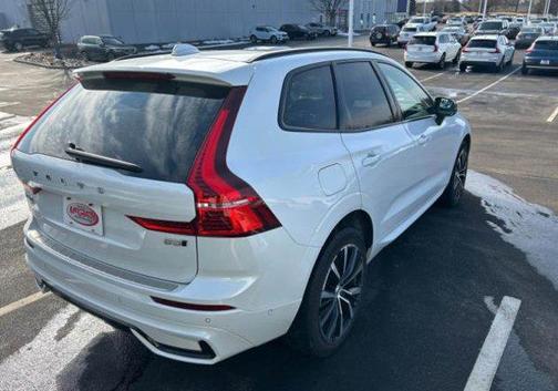 2023 Volvo XC60 B5 Plus Dark Theme