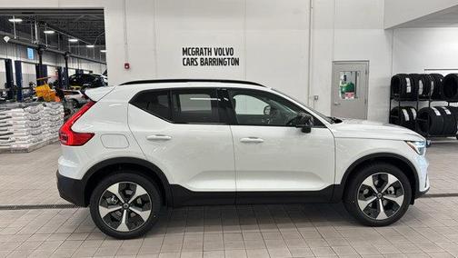 2026 Volvo XC40 B5 Plus