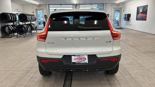 2026 Volvo XC40 B5 Plus