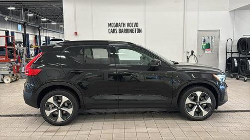 Onyx Black 2026 Volvo XC40 Plus, B5 AWD Gas (mild hybrid), Dark