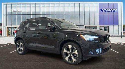 Onyx Black 2026 Volvo XC40 Plus, B5 AWD Gas (mild hybrid), Dark