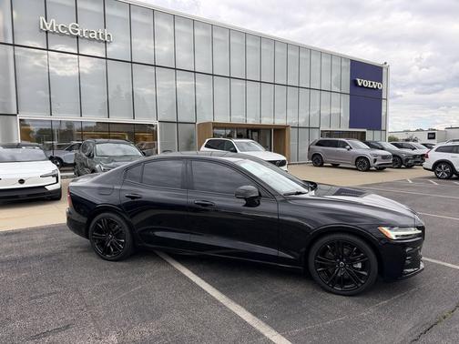 Onyx Black Metallic 2024 Volvo S60 B5 Plus Black Edition