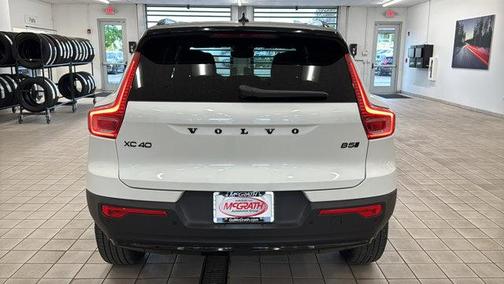 Crystal White 2026 Volvo XC40 Black Edition Ultra, B5 AWD Gas (mild hybrid)