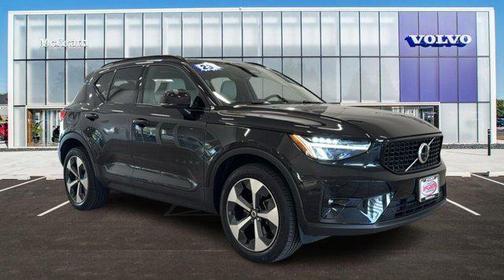 2023 Volvo XC40 B5 Plus Dark Theme