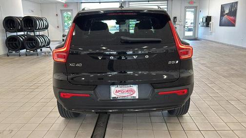 2023 Volvo XC40 B5 Plus Dark Theme