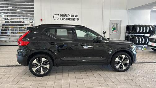 2023 Volvo XC40 B5 Plus Dark Theme