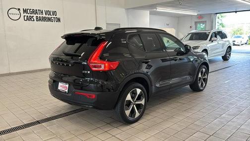 2023 Volvo XC40 B5 Plus Dark Theme
