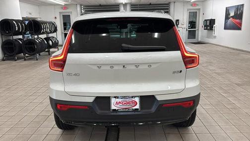 2026 Volvo XC40 B5 Core Dark Theme