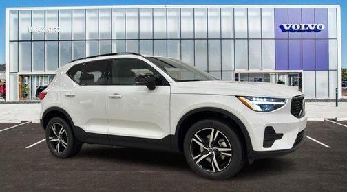 2026 Volvo XC40 B5 Core Dark Theme