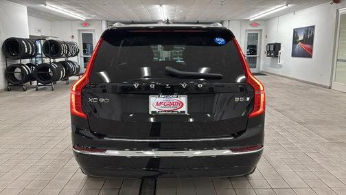 2023 Volvo XC90 B5 Plus