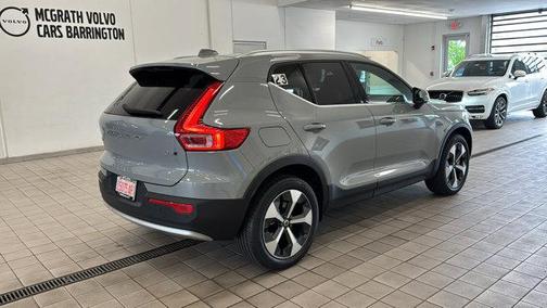 2025 Volvo XC40 B5 Core Bright Theme