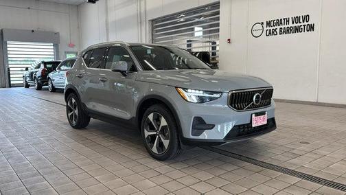 2025 Volvo XC40 B5 Core Bright Theme