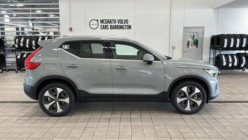 2025 Volvo XC40 B5 Core Bright Theme