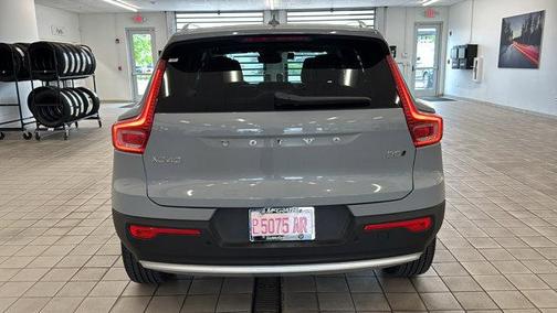 2025 Volvo XC40 B5 Core Bright Theme