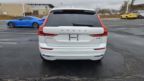 2023 Volvo XC60 B5 Ultimate Bright Theme