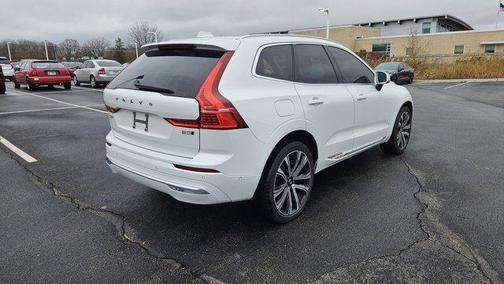 2023 Volvo XC60 B5 Ultimate Bright Theme