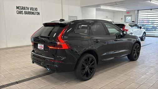 Onyx Black Metallic 2026 Volvo XC60 B5 Ultra Black Edition