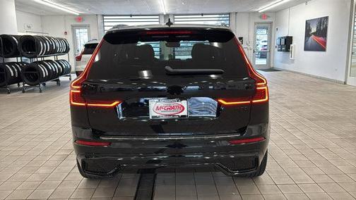 Onyx Black Metallic 2026 Volvo XC60 B5 Ultra Black Edition