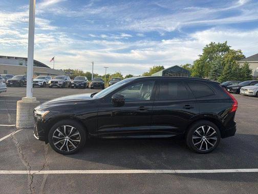 Onyx Black Metallic 2024 Volvo XC60 B5 Plus Dark Theme