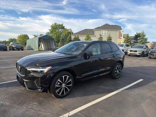 Onyx Black Metallic 2024 Volvo XC60 B5 Plus Dark Theme