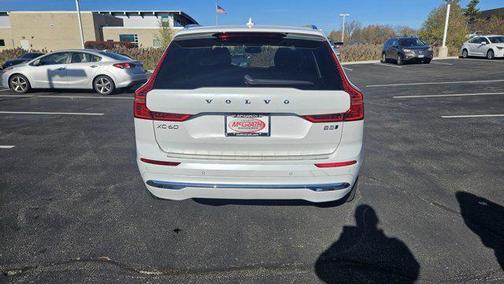 2023 Volvo XC60 B5 Ultimate Bright Theme