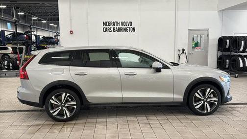 2025 Volvo V60 Cross Country Plus, B5 AWD Gas (mild hybrid)