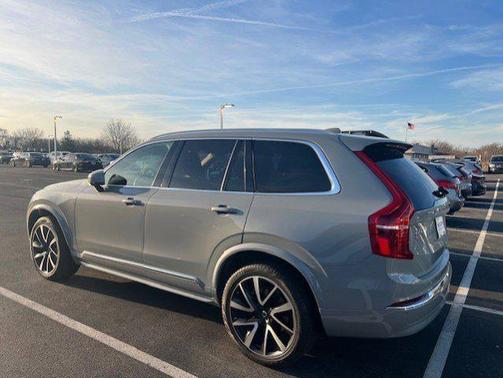 2024 Volvo XC90 B5 Plus Bright Theme