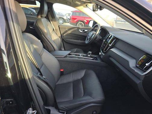 2025 Volvo XC60 B5 Core