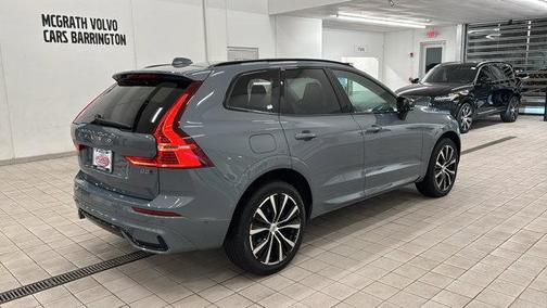 2023 Volvo XC60 B5 Plus Dark Theme