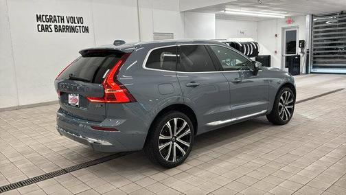 2023 Volvo XC60 B5 Ultimate Bright Theme